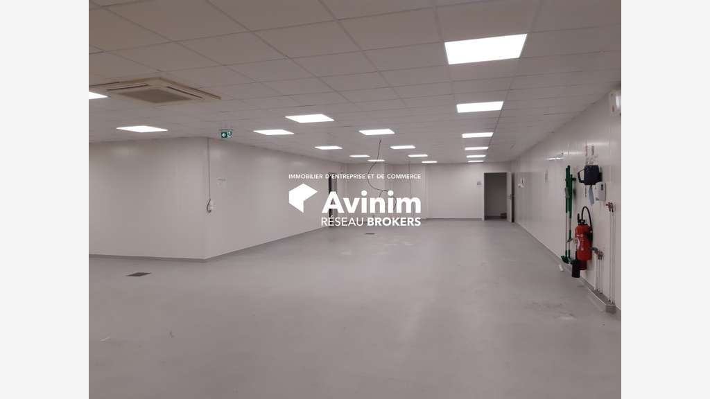 Local commercial 886m² à louer à Chambéry Landiers