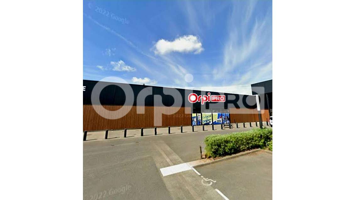Local commercial 998m² à louer à Reims Champigny