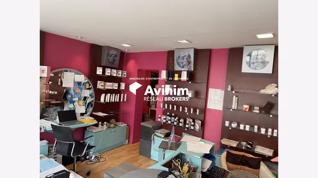 Loue entrepôts rénovés 2 440m² Bonneuil sur Marne