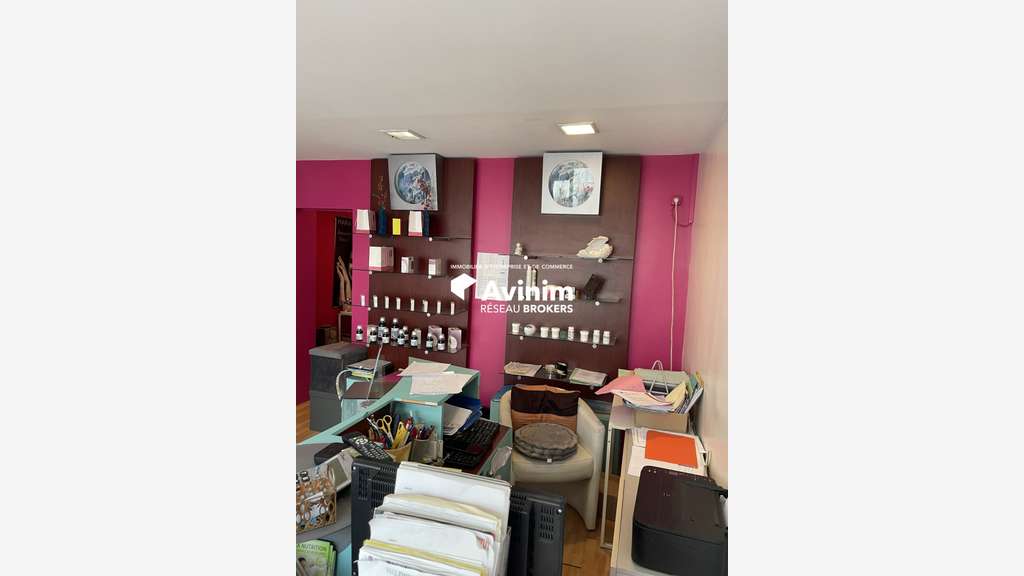 Loue entrepôts rénovés 2 440m² Bonneuil sur Marne