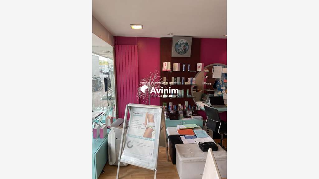 Loue entrepôts rénovés 2 440m² Bonneuil sur Marne