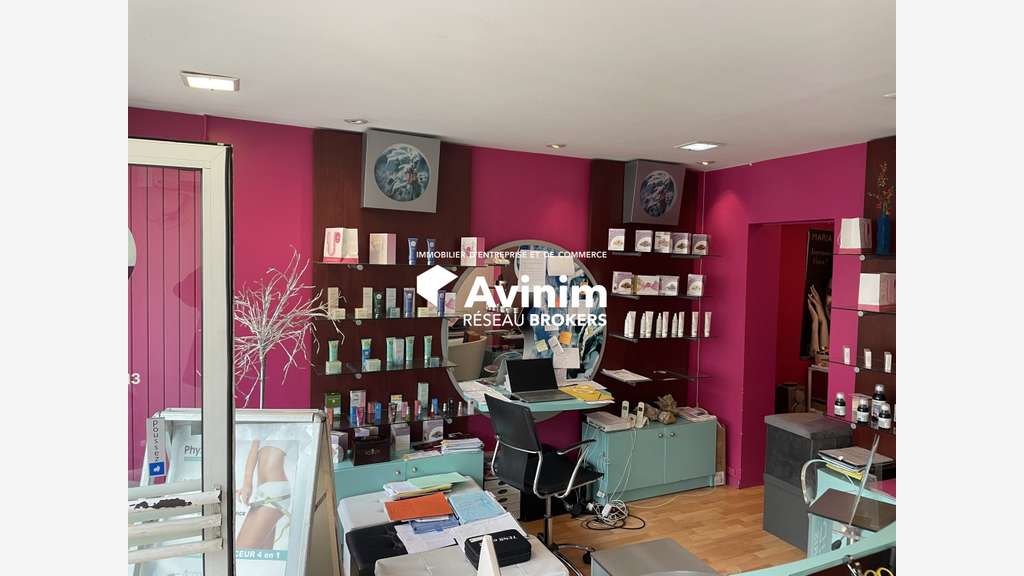 Loue entrepôts rénovés 2 440m² Bonneuil sur Marne