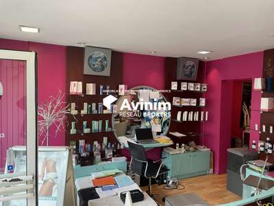 Loue entrepôts rénovés 2 440m² Bonneuil sur Marne