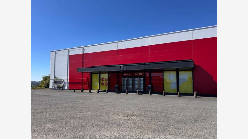 Local commercial 2024m² à louer ZAC Champniers 