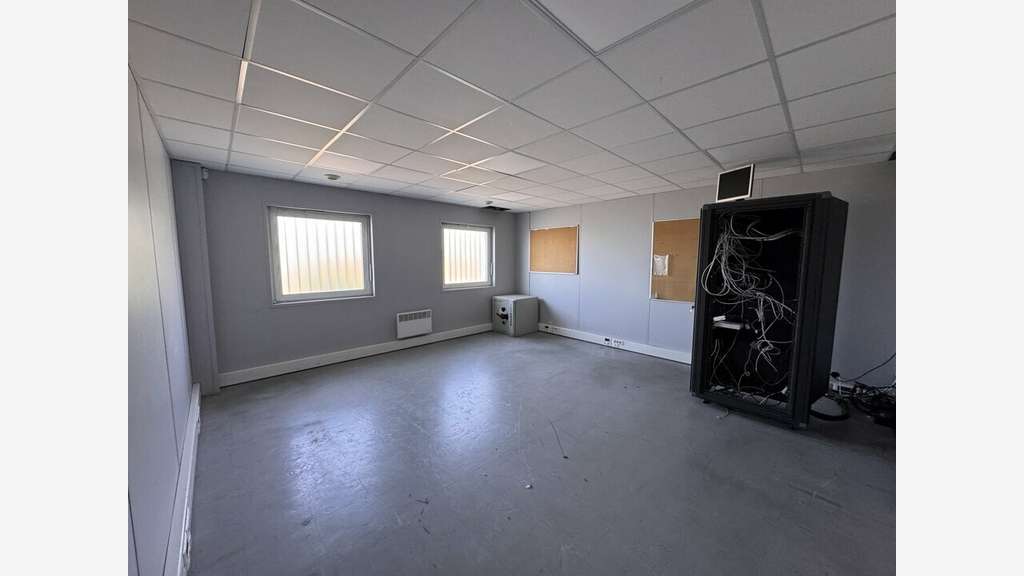 Local commercial 2024m² à louer ZAC Champniers 