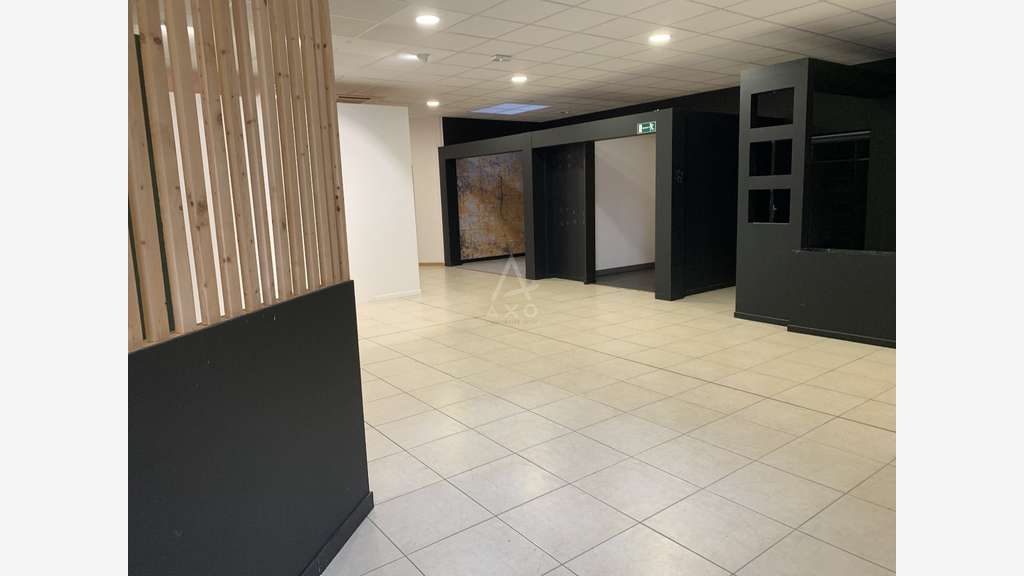 A louer local 500m² zone dynamique de Champniers