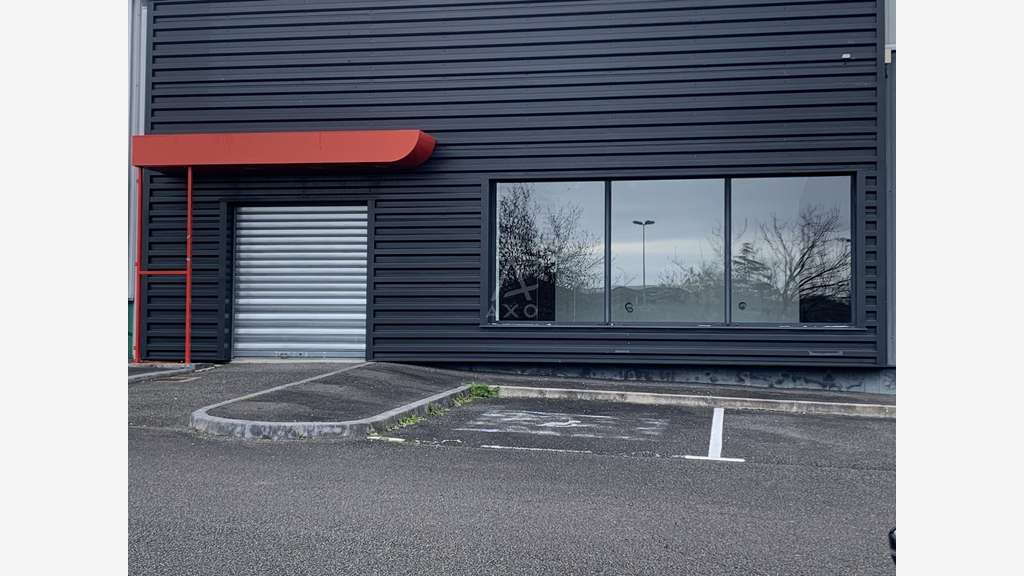 A louer local 500m² zone dynamique de Champniers