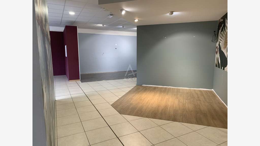 A louer local 500m² zone dynamique de Champniers