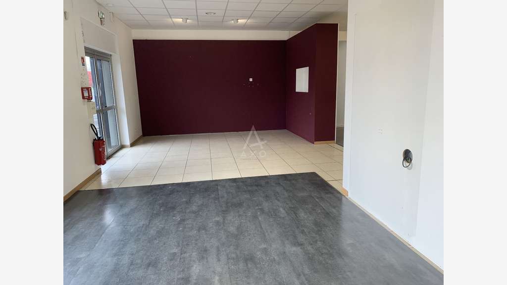 A louer local 500m² zone dynamique de Champniers