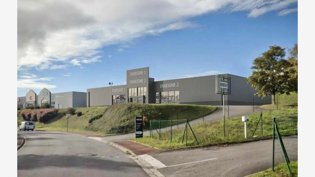 Local commercial 1200m² à louer en zc Champniers
