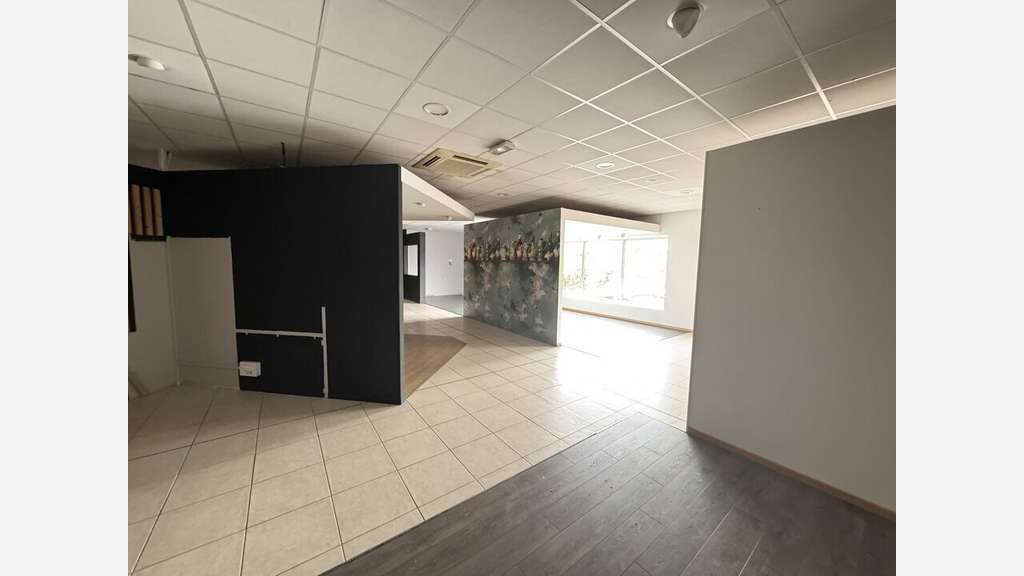 Local commercial 470m² à louer en ZAC Champniers