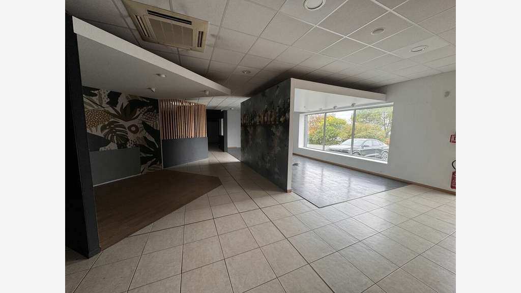 Local commercial 470m² à louer en ZAC Champniers