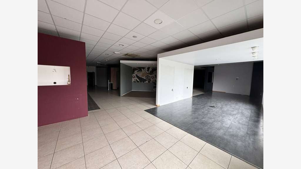Local commercial 470m² à louer en ZAC Champniers