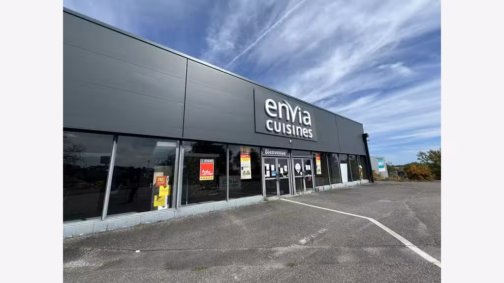 CHAMPNIERS - LOCAL COMMERCIAL à louer