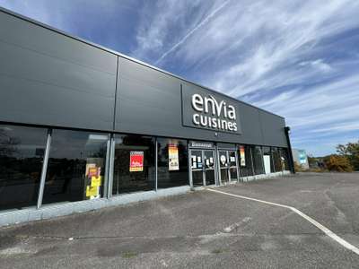CHAMPNIERS - LOCAL COMMERCIAL à louer