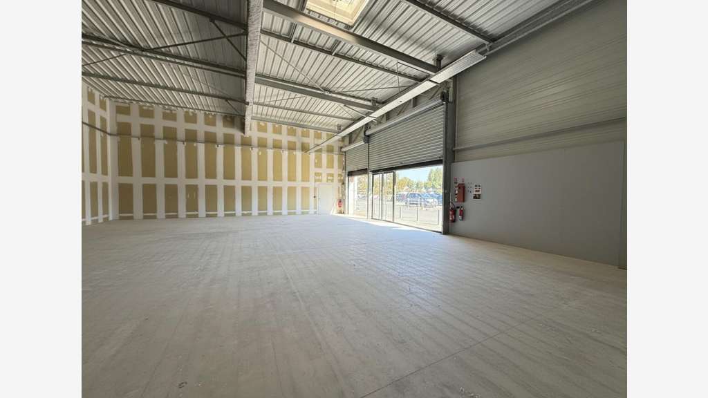 A louer local commercial 482m² ZAC Chantonnay