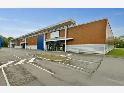 A louer local commercial 482m² ZAC Chantonnay