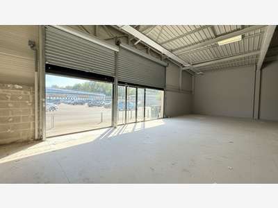 A louer local commercial 482m² ZAC Chantonnay