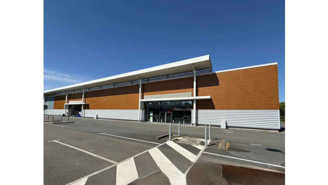 A louer local commercial 482m² ZAC Chantonnay
