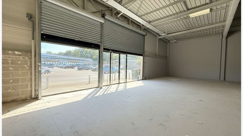 A louer local commercial 482m² ZAC Chantonnay
