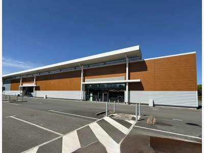 A louer local commercial 482m² ZAC Chantonnay