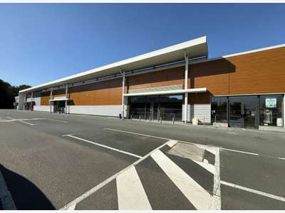 A louer local commercial 482m² ZAC Chantonnay