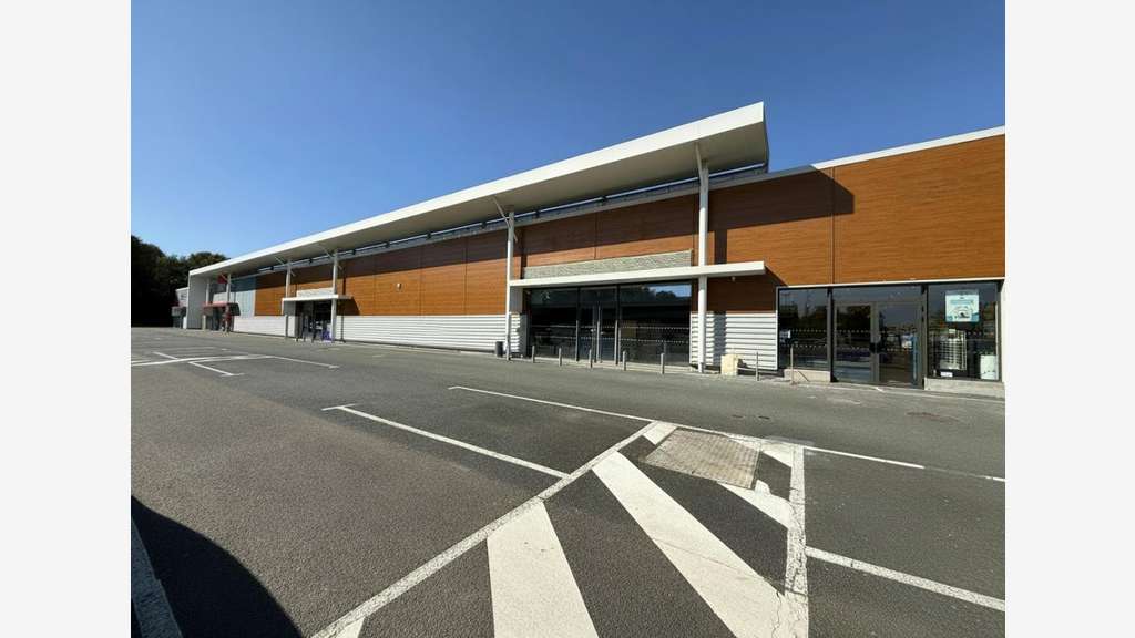 A louer local commercial de 870m² à Chantonnay