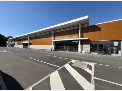 A louer local commercial de 870m² à Chantonnay