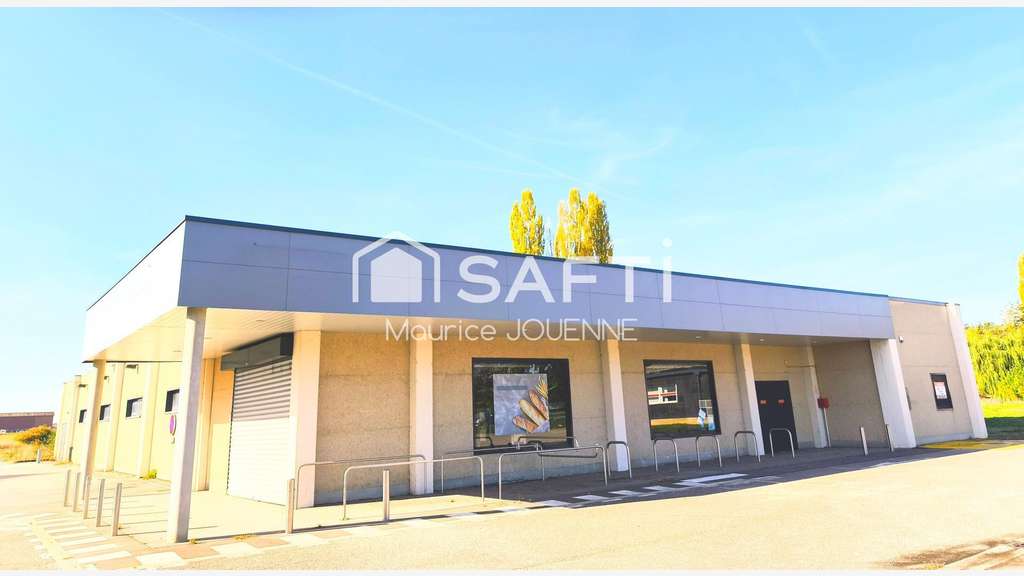 A louer beau local commercial 1372m² à Vaudéville