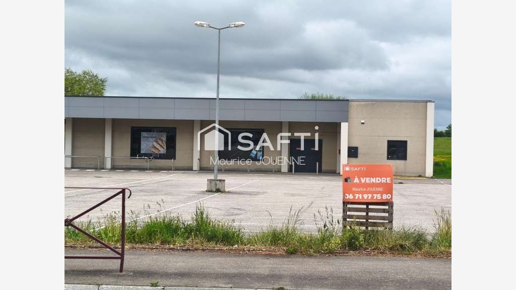 A louer beau local commercial 1372m² à Vaudéville