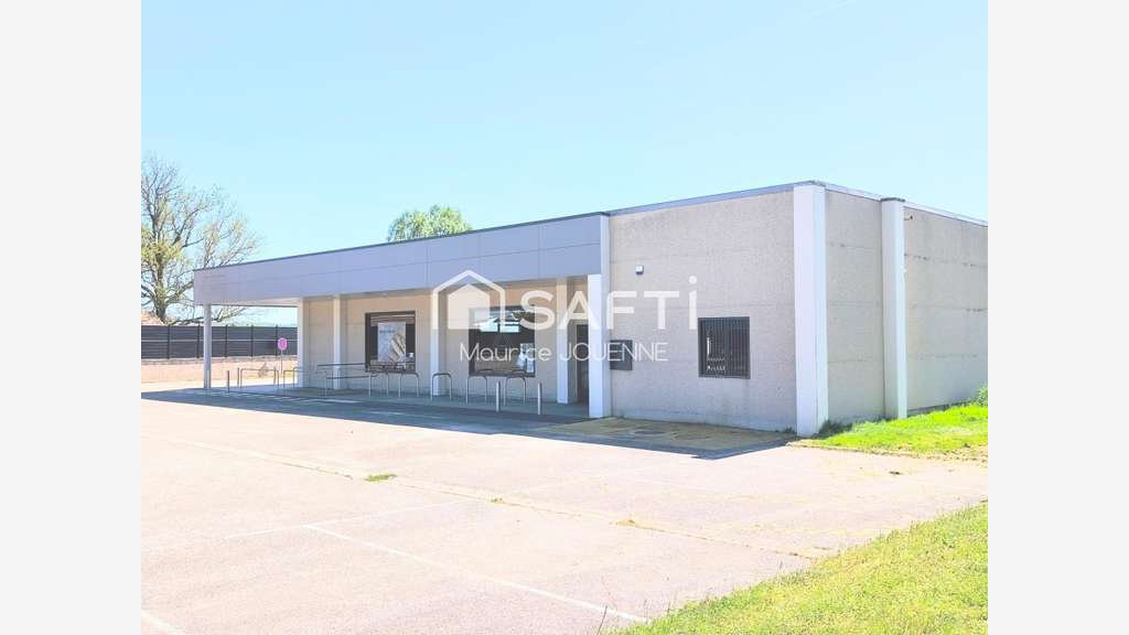 A louer beau local commercial 1372m² à Vaudéville