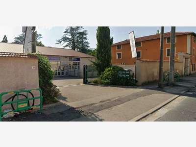 Loue local activités 182m² Charbonnieres-les-Bains