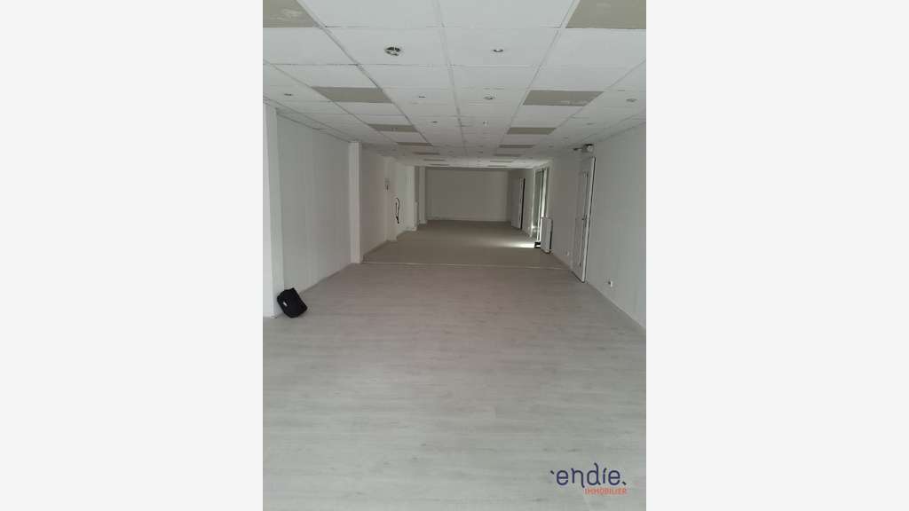 LOCAL COMMERCIAL À LOUER  110 m²  CHARLEVILLE-M