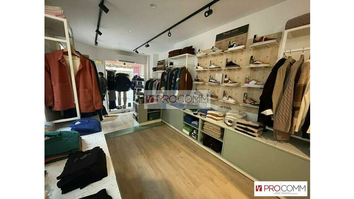 Boutique d'angle 30m² à louer à Chartres centre
