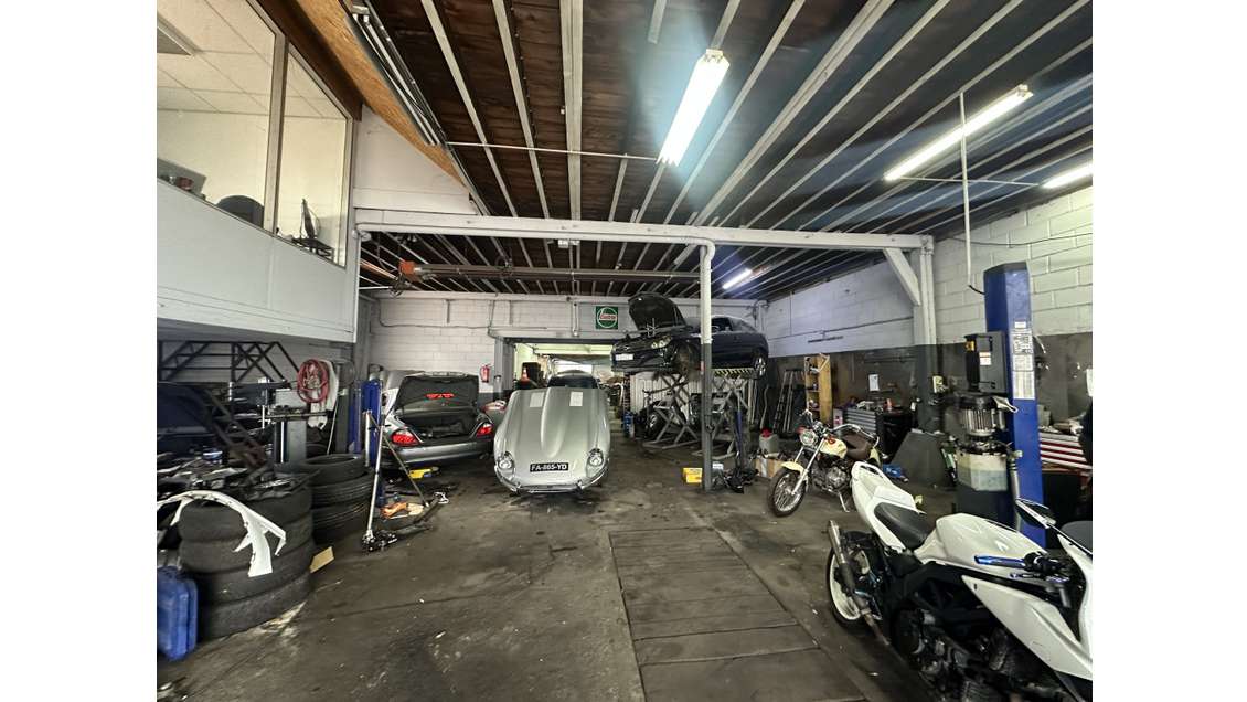 Loue local commercial 450m² avec parking Chartres