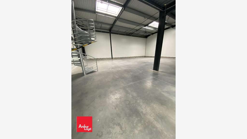 A louer cellule d'activité 475m² à Chartres Est