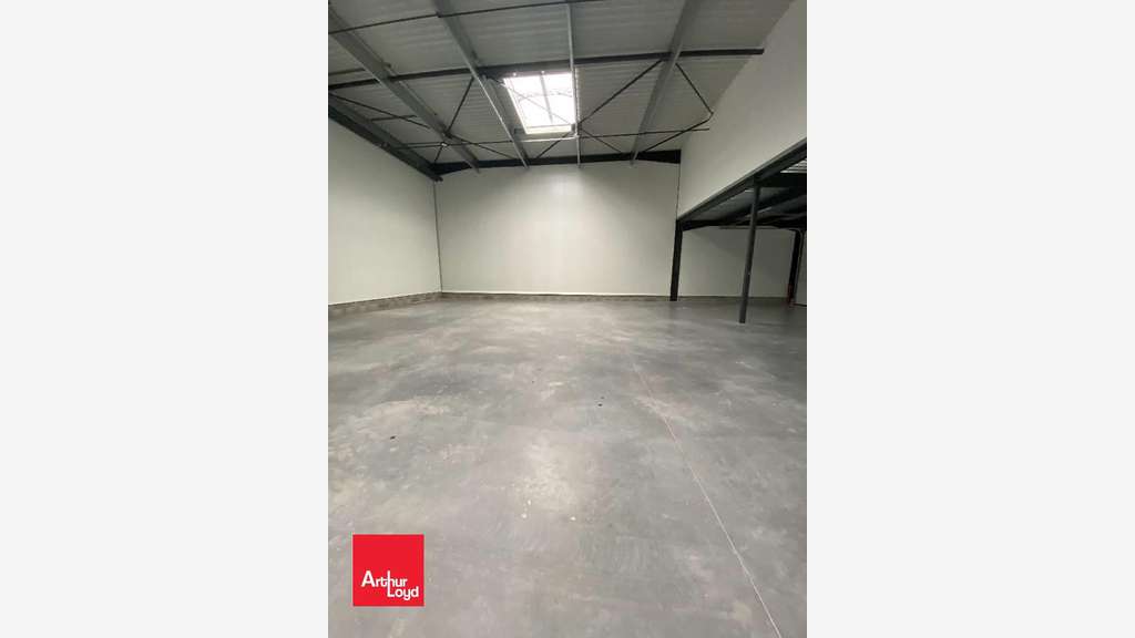 A louer cellule d'activité 2074m² à Chartres Est