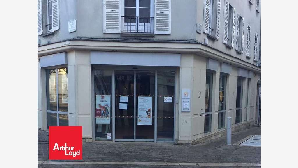 A louer boutique 65m² angle à Chartres Cathédrale