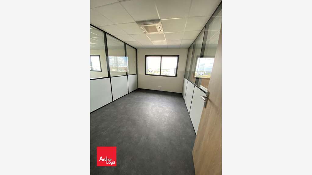 A louer bat d'activité 829m² à Chartres Est strat