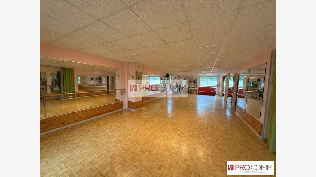 local commercial 126m² Chartres quartier admin