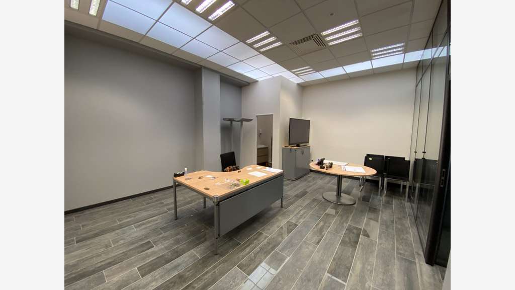 Location local commercial 182m² à Chartres centre