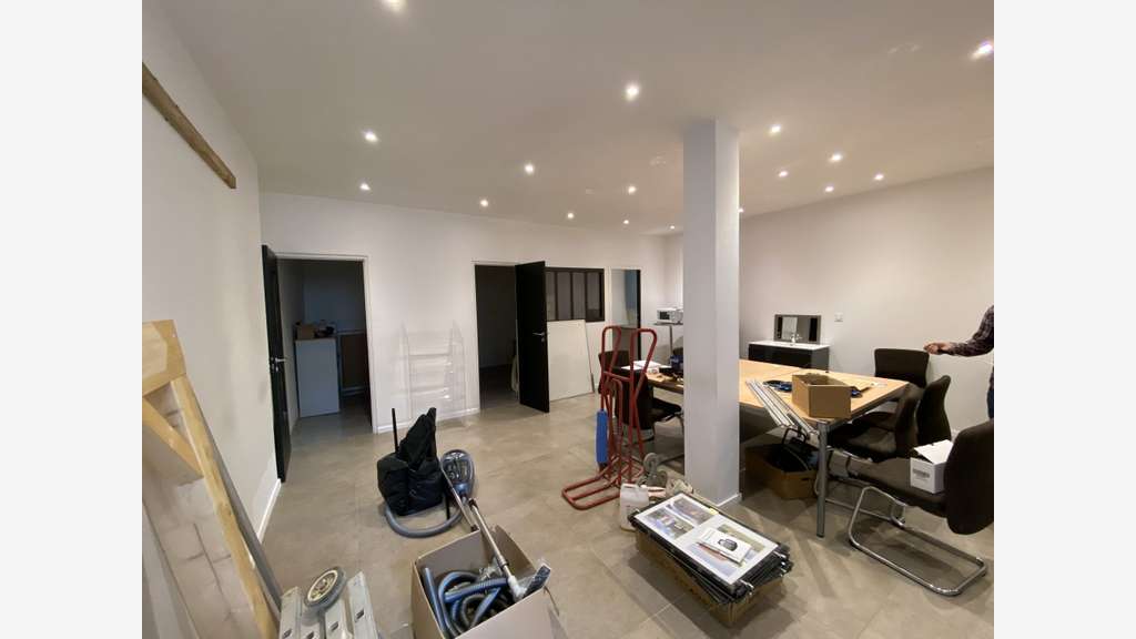 Location local commercial 182m² à Chartres centre