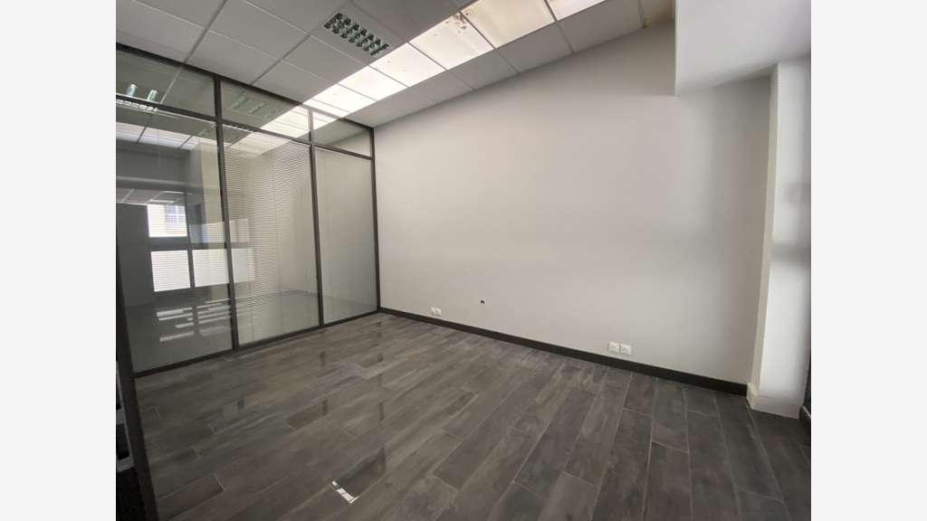 Location local commercial 182m² à Chartres centre