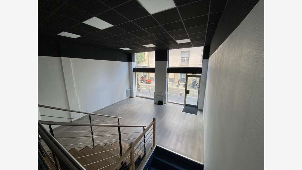 Location local commercial 182m² à Chartres centre