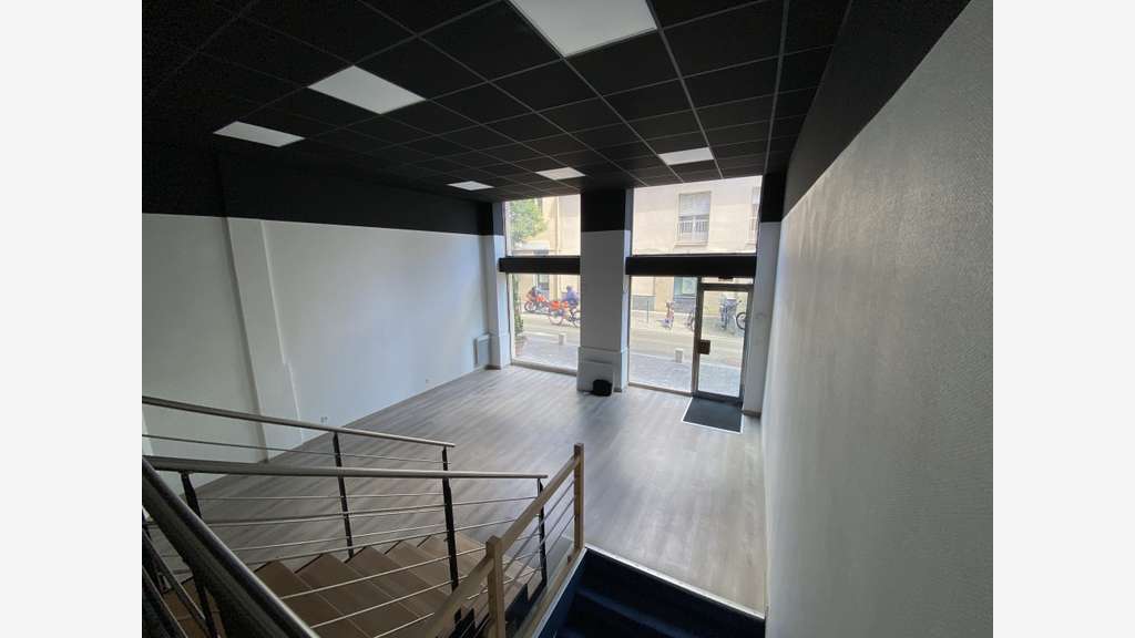 Location local commercial 182m² à Chartres centre