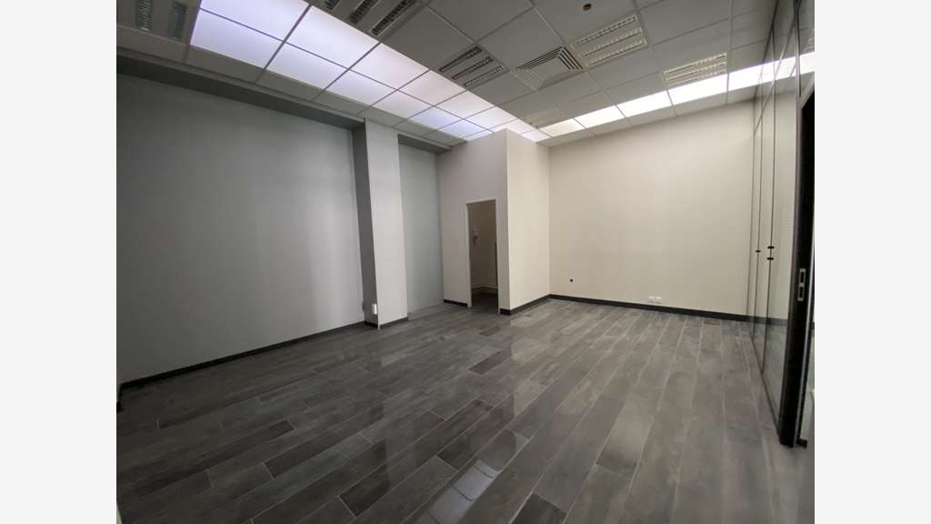 Location local commercial 182m² à Chartres centre