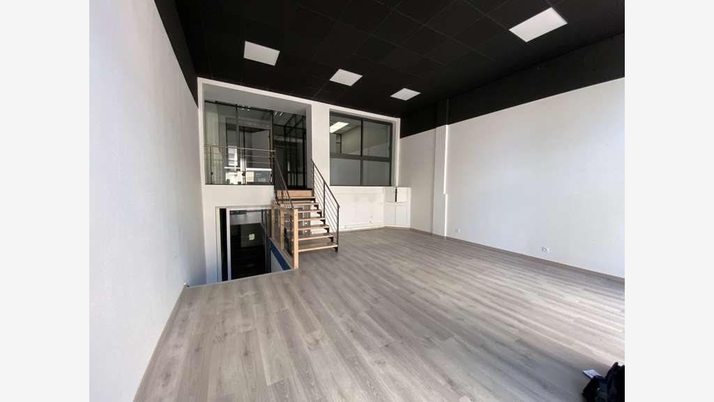 Location local commercial 182m² à Chartres centre