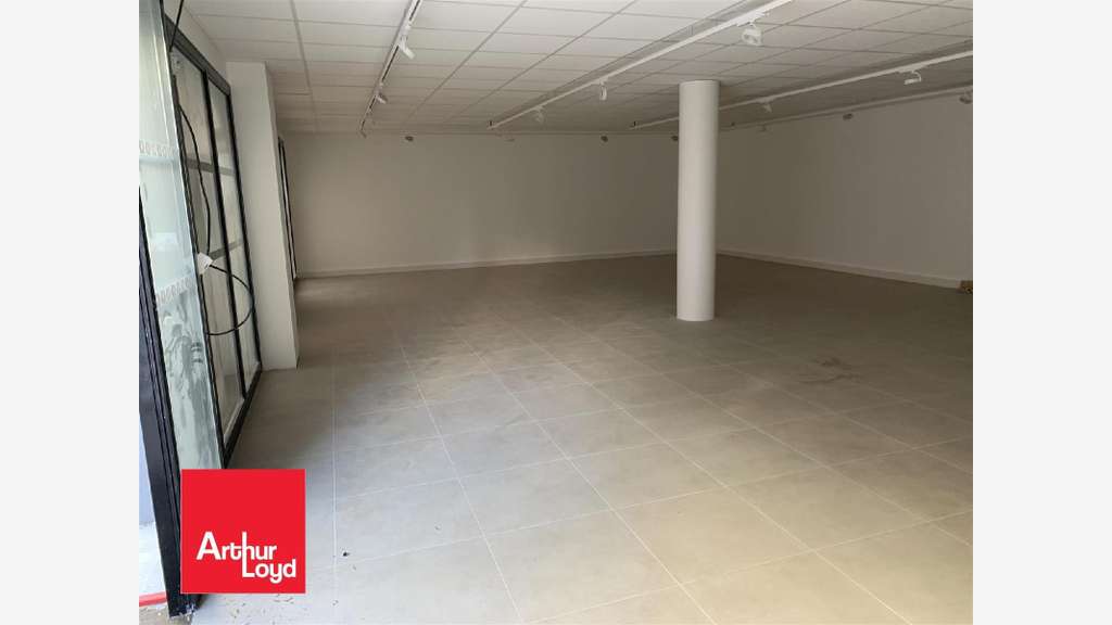 Loue local commercial neuf 125m² à Chartres centre