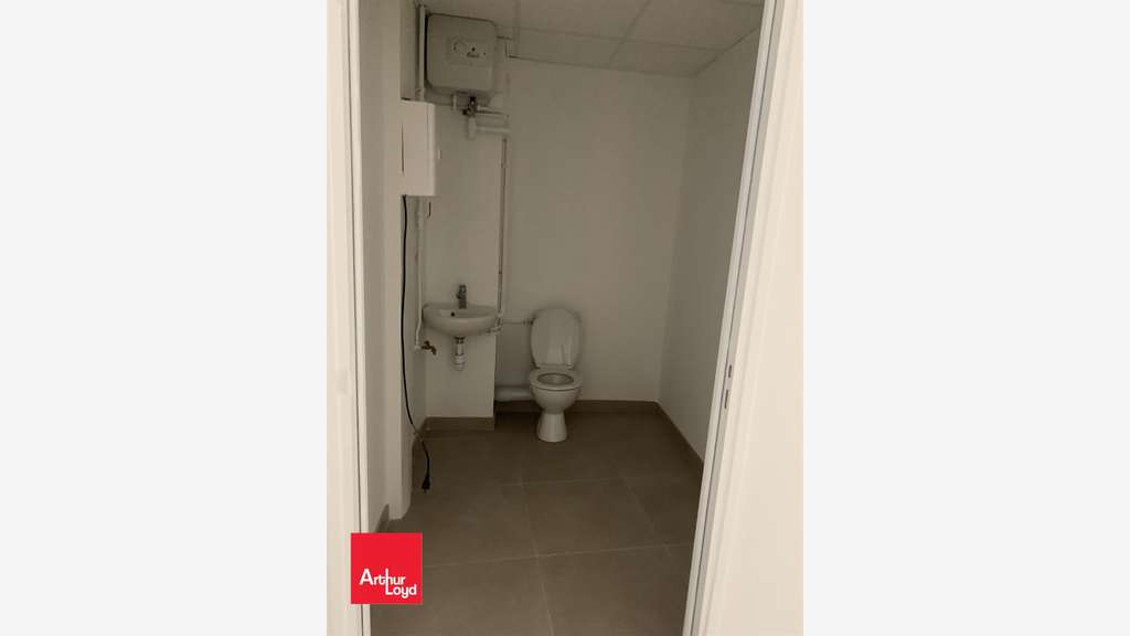 Loue local commercial neuf 125m² à Chartres centre
