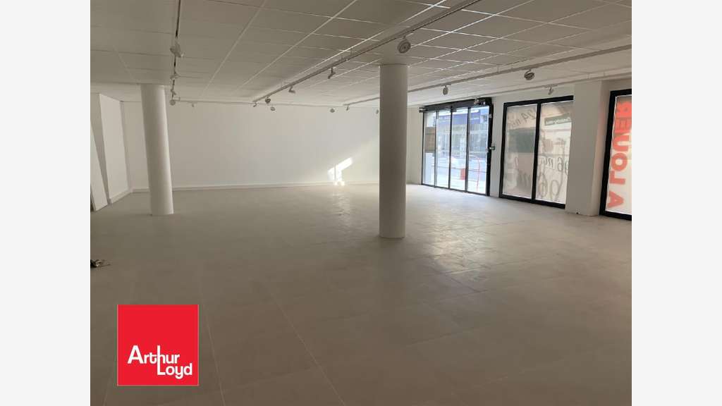 Loue local commercial neuf 125m² à Chartres centre